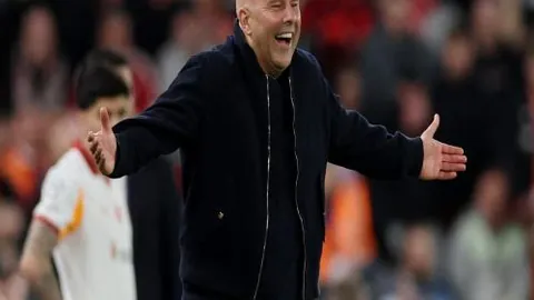 “迈阿密37岁巨星，赛季四球全由梅西打造，寒夜奇迹助攻，一击扳平！”